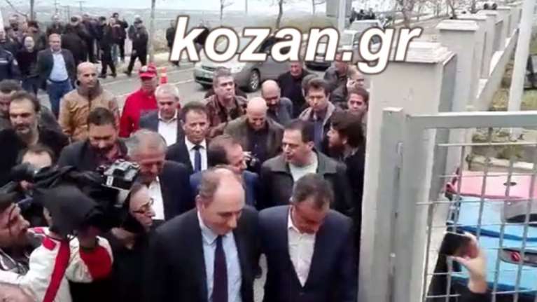 Μαντινάδες «οργής» άκουσε ο Σταθάκης στην Κοζάνη video