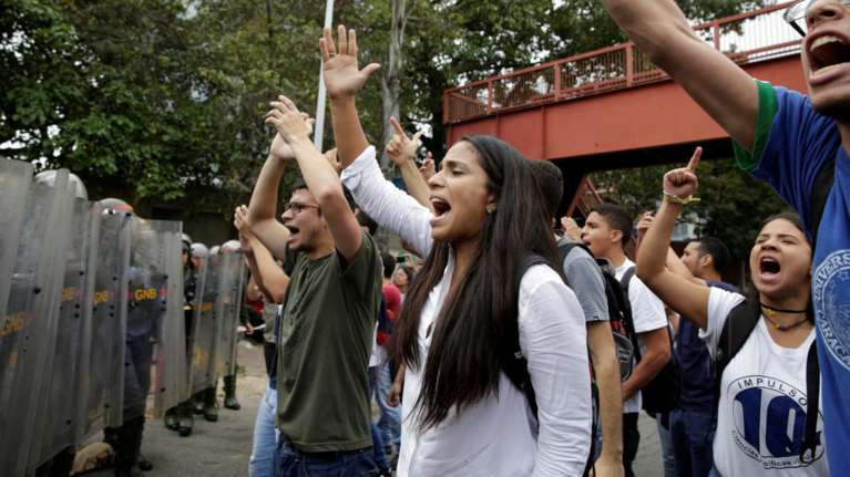 Βενεζουέλα: Διαδηλώσεις κατά του δικαστικού πραξικοπήματος