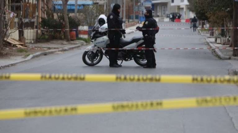 Σκότωσαν νεαρό στο Μενίδι πυροβολώντας τον εν κινήσει