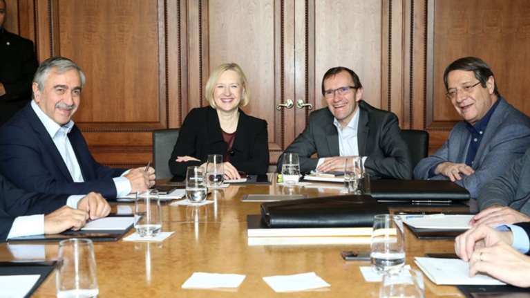 Χωρίς συμφωνία το δείπνο Αναστασιάδη - Ακιντζί για το Κυπριακό