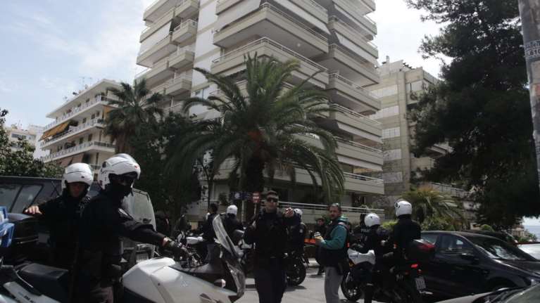 Aπίστευτο: Ο 4ος ληστής του Φαλήρου ήταν 14 ώρες στην ντουλάπα