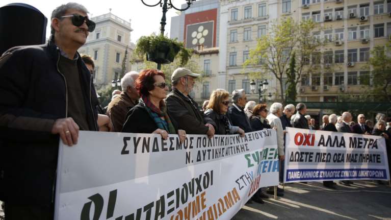 Στους δρόμους οι συνταξιούχοι, συνάντηση με Πετρόπουλο