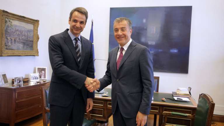 Τι συζήτησαν Μητσοτάκης και Θεοδωράκης στη Βουλή