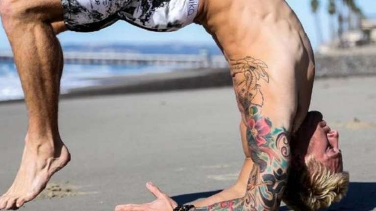 Από τοξικομανής και άστεγος, "καθαρός" και δάσκαλος γιόγκα