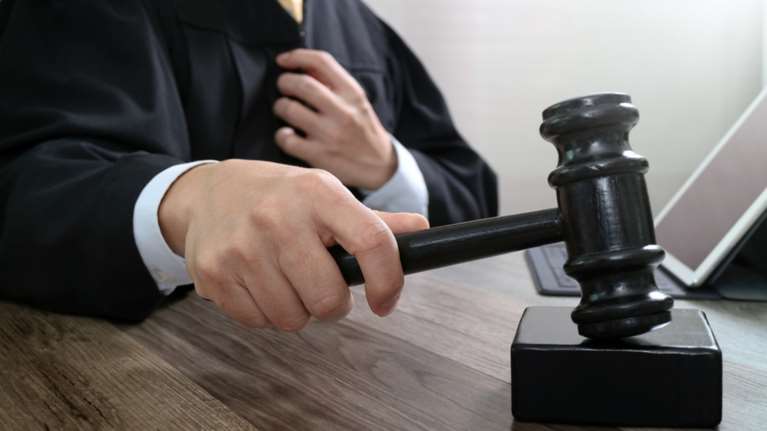 Ομόφωνα αθώοι δυο άνδρες κατηγορούμενοι για βιασμό 21χρονης