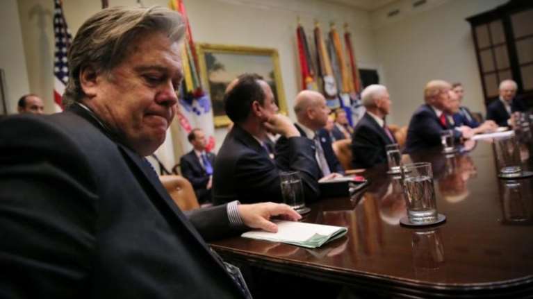 Ποιος ευθύνεται για την απόφαση Τραμπ να &quot;ξηλώσει&quot; τον Μπάνον