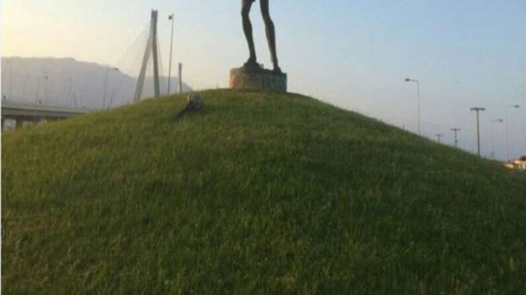 Έπεσε ο πυρσός από τον δρομέα στο Ρίο λόγω του σεισμού (ΦΩΤΟ)