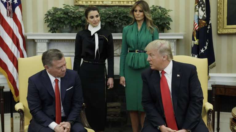 Βασίλισσα Ράνια - Μελάνια Τραμπ: Οι σύζυγοι ντεκόρ σε μια υποτιμητική φωτό