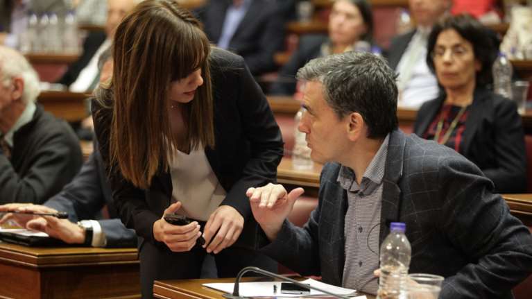 Και μείωση επικουρικών για να «πέσουν στα μαλακά» οι κύριες συντάξεις