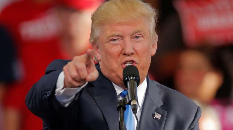 CNN:  Ο Τραμπ εξετάζει τις επιλογές του για αντίποινα στη Συρία