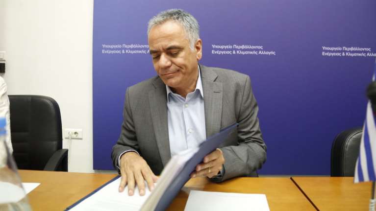 Καρφιά Σκουρλέτη κατά Μαξίμου για μνημόνια και λιτότητα