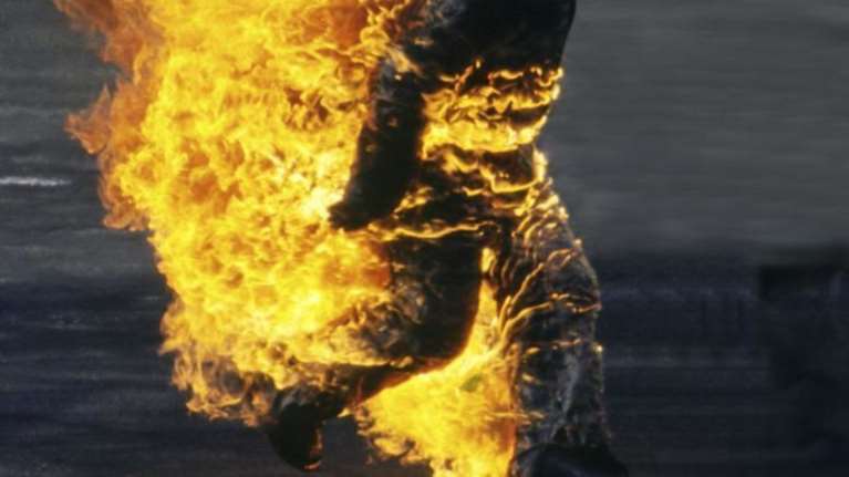 Πέθανε ο πρόσφυγας που αυτοπυρπολήθηκε στη Χίο