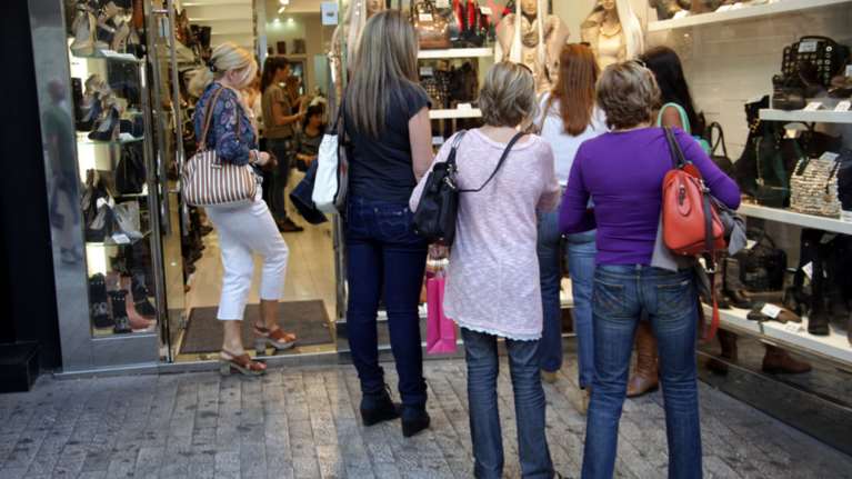 Δείτε πως θα λειτουργήσουν σήμερα τα καταστήματα