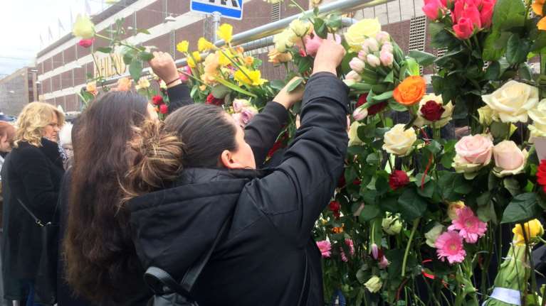 Oι Σουηδοί απαντούν στο μίσος με συγκέντρωση αγάπης