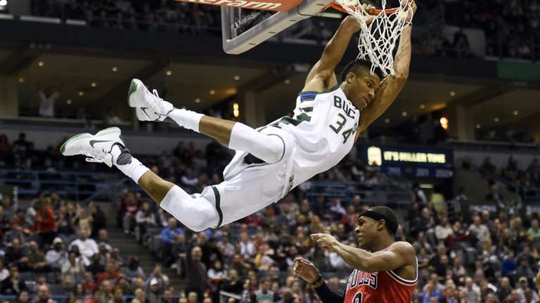 «Μάγεψε» για ακόμη μία φορά ο Γιάννης Αντετοκούμπο - Δείτε το βίντεο