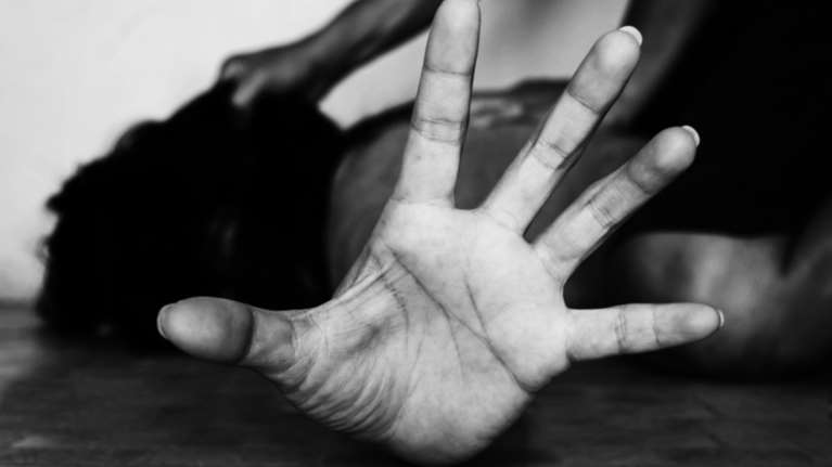 Φρίκη: Κακοποιούσαν και εξέδιδαν γυναίκες από το hotspot της Μαλακάσας