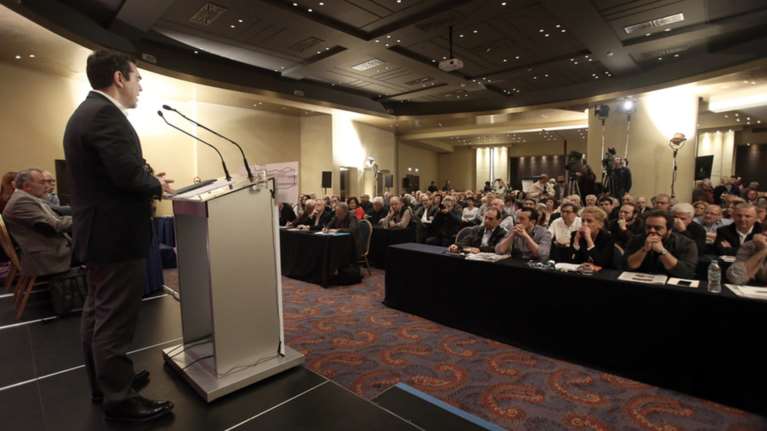 Γκρίνιες, "καρφιά" και ενστάσεις πριν το "ναι" στα νέα μέτρα