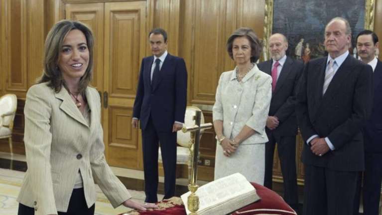 Κάρμε Τσακόν: Η δημοφιλής πολιτικός της Ισπανίας που «έφυγε» ξαφνικά