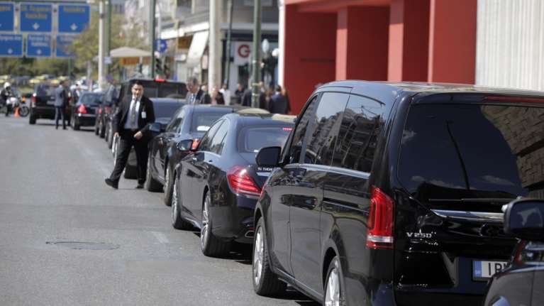 Κύκλωμα παρκαδόρων στα νότια προάστια: Επτά συλλήψεις σε Άλιμο και Ελληνικό για παράνομο πάρκινγκ τη νύχτα - Ποιες είναι οι ταρίφες