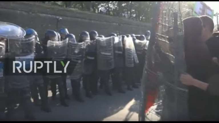 Ιταλία: Άγριο ξύλο και συγκρούσεις με την αστυνομία στην G7 (βίντεο)