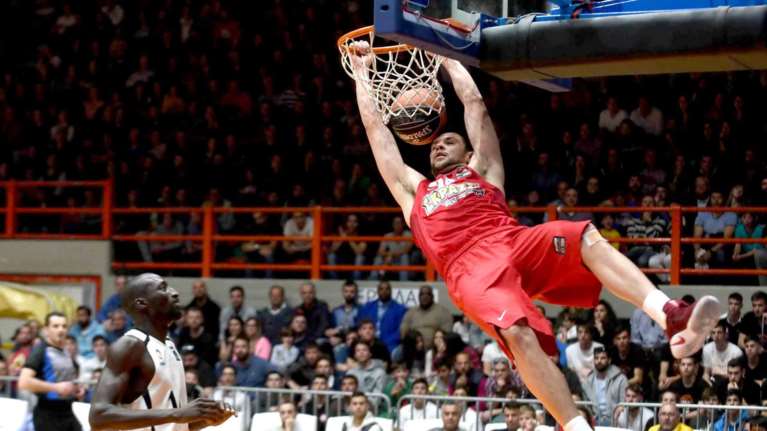 Basket League: Πάτησε κορυφή ο Ολυμπιακός με διπλό στη Πάτρα