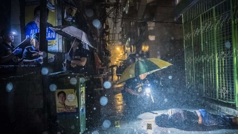 41 φόνοι στη Μανίλα "χάρισαν" το Πούλιτζερ στον D. Berehulak των NY Times