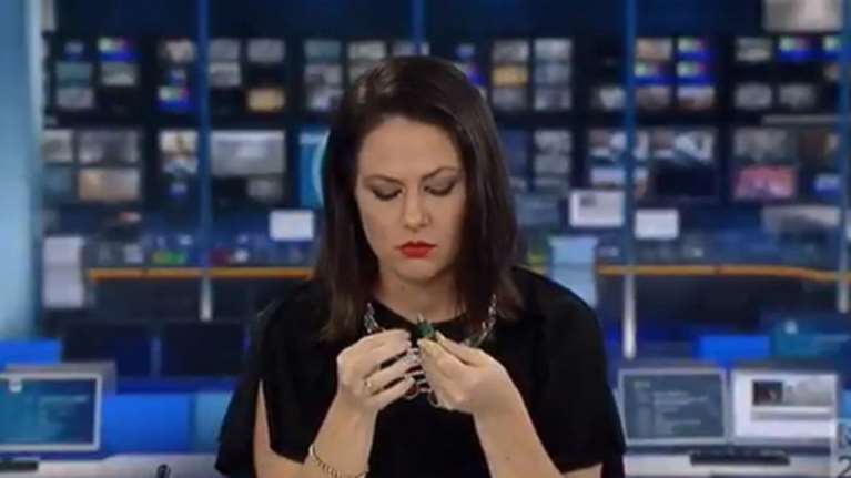 «Ξήλωσαν» την απρόσεκτη παρουσιάστρια που έγινε viral!