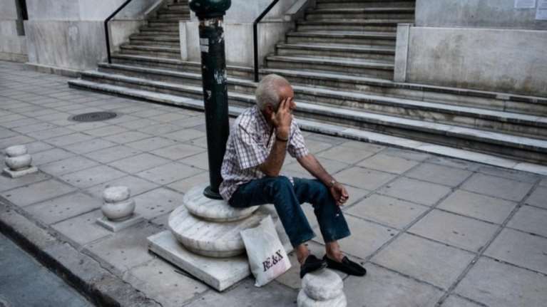 Στον &quot;αέρα&quot; ακόμη το &quot;ταβάνι&quot; για τις περικοπές των συντάξεων