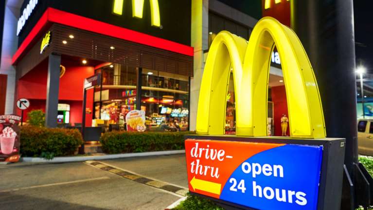 McDonald’s: Συνεχίζει να θερίζει το Quarter Pounder -  Αυξάνονται οι ασθενείς  από το βακτήριο E.coli