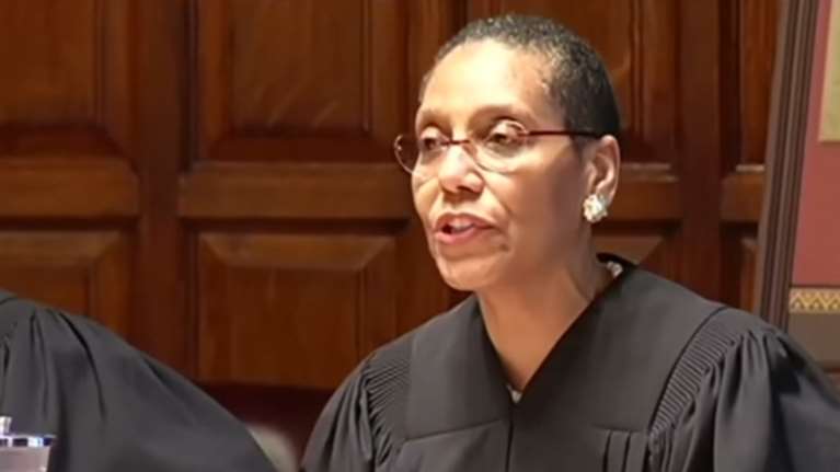 Μυστήριο γύρω από τον θάνατο της πρώτης μουσουλμάνας δικαστού των ΗΠΑ