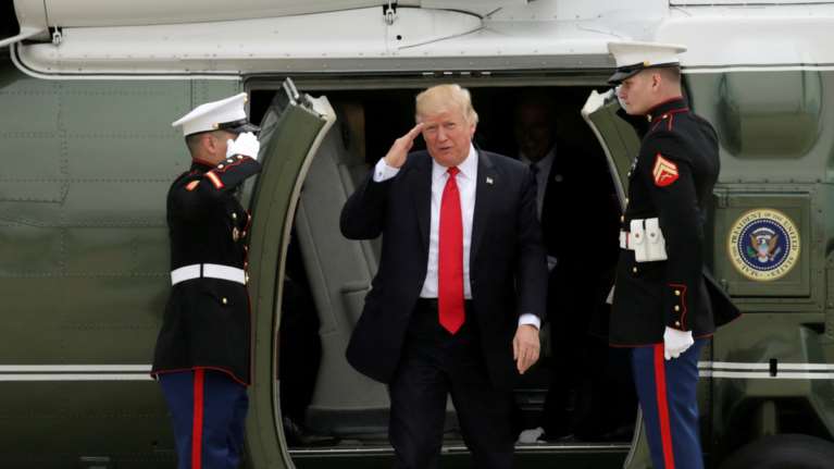 H πολεμική μηχανή του Τραμπ έτοιμη να πλήξει και τη Βόρεια Κορέα