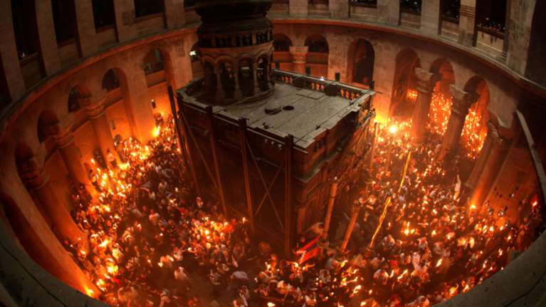 Η τελετή του Αγίου Φωτός, η παράδοση και η Ιστορία της