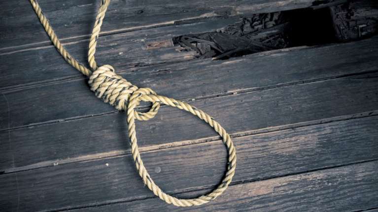 Σοκ στη Θεσσαλονίκη: 40χρονος βρέθηκε κρεμασμένος στο σπίτι του