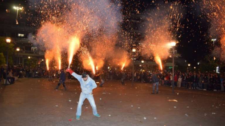 Τα εκρηκτικά χαλκούνια άναψαν και φέτος στο Αγρίνιο video