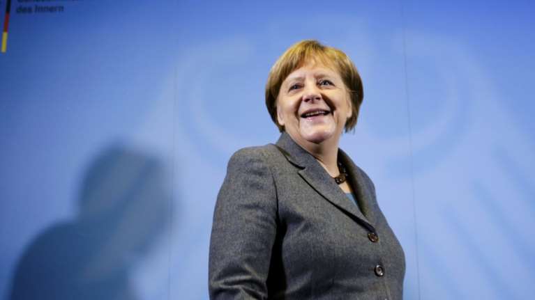 Μπροστά η Μέρκελ με 4 μονάδες σε γκάλοπ-Χάνει ψήφους ο Σουλτς