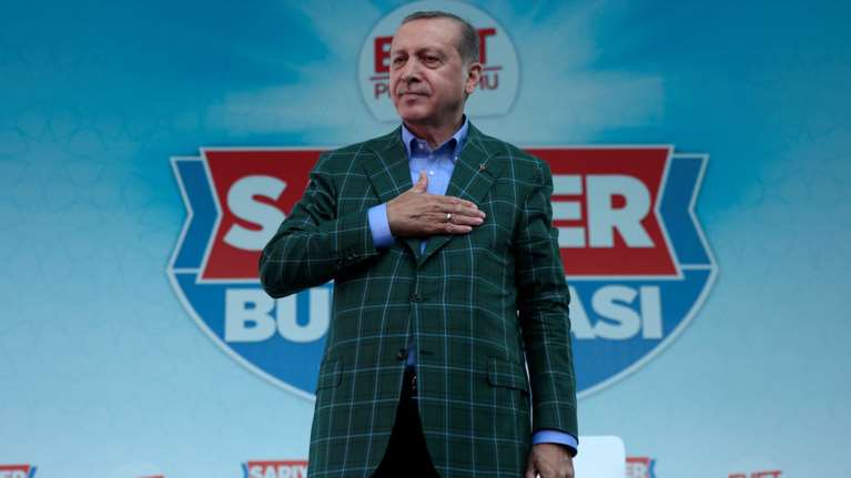 Οριακή νίκη του "Ναι" και του Ερντογάν με 51,70% στο δημοψήφισμα