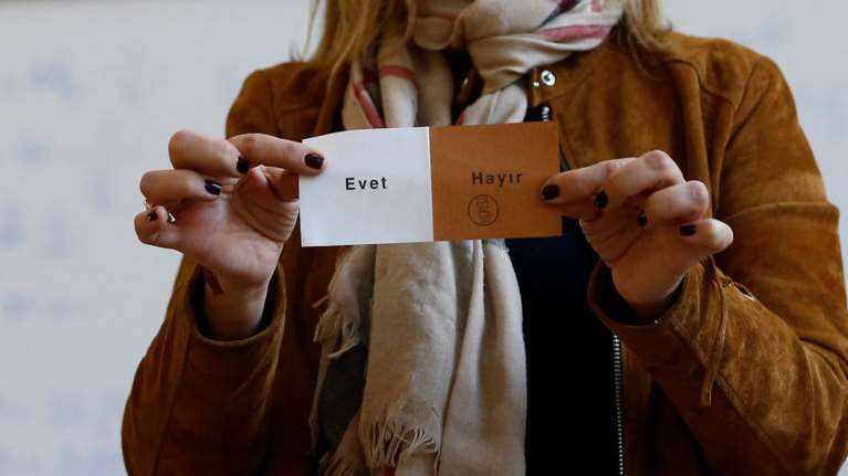 Νέα καταμέτρηση ζητά η αντιπολίτευση, καταγγέλλει νοθεία στην Τουρκία