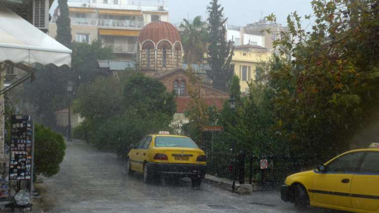 Ισχυρή καταιγίδα τώρα στην Αττική