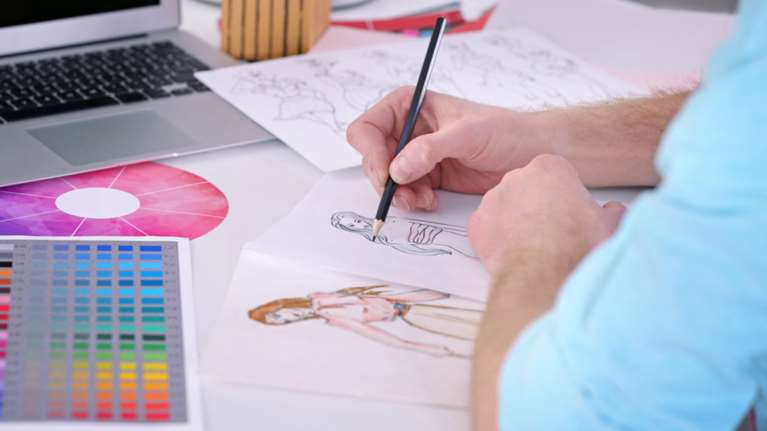 Ελληνας σχεδιαστής πλήρωσε 92.000 ευρώ στον ΕΝΦΙΑ