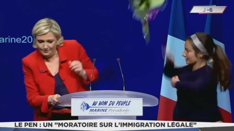 Oι Femen «ξαναχτύπησαν» σε ομιλία της Μαρίν Λεπέν