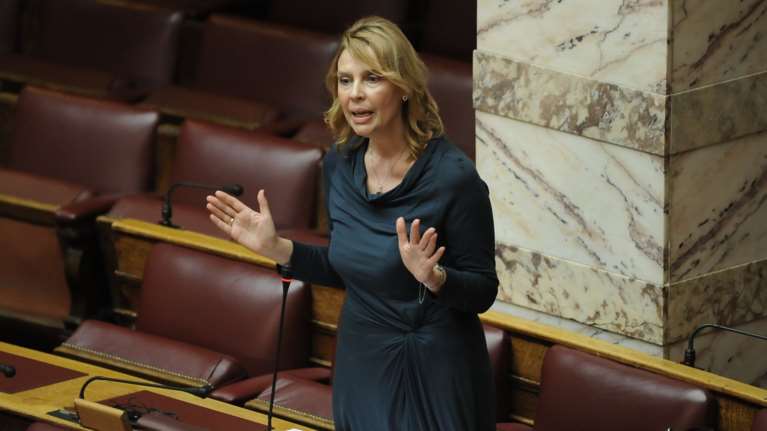 «Ξήλωσε» την Παπακώστα ο Κυριάκος μετά την κόντρα με Άδωνι