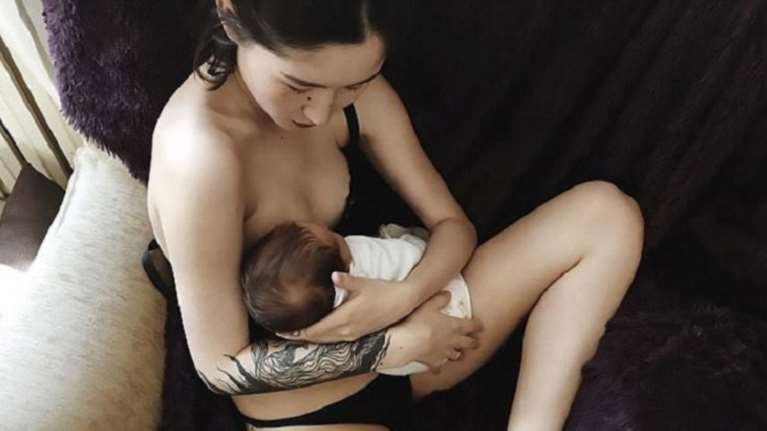 20χρονη σφυροκοπείται: «Ντρόπιασε» τη χώρα της επειδή θήλασε δημοσίως