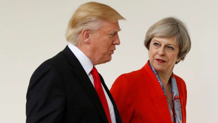 Το κέικ του Τραμπ και η εκδρομή της Μέι: Πώς παίρνουν αποφάσεις οι ηγέτες