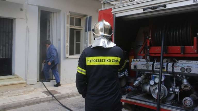 Γυναίκα νεκρή από φωτιά σε μονοκατοικία στο Αίγιο