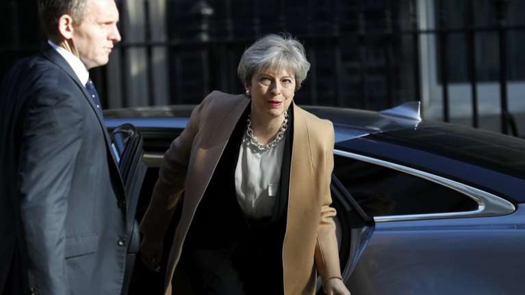 Μέι στο BBC: Με τις πρόωρες αποφεύγουμε κάλπες μέσα στο Brexit