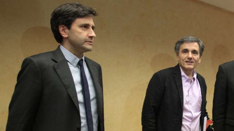 Στην Ουάσινγκτον με... «ανοιχτούς λογαριασμούς» για τα μέτρα