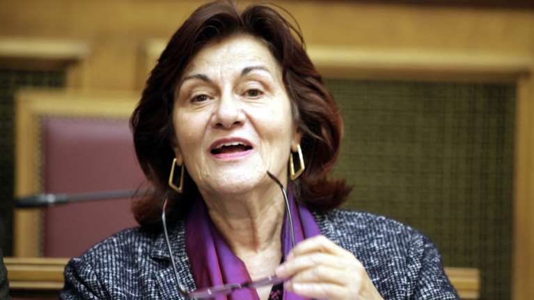 Η ...επική δικαιολογία της Φωτίου για τις προσλήψεις μέσω ΔΕΗ