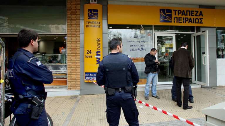 Mε «δοκιμασμένη συνταγή» η ληστεία της τράπεζας στον Πειραιά