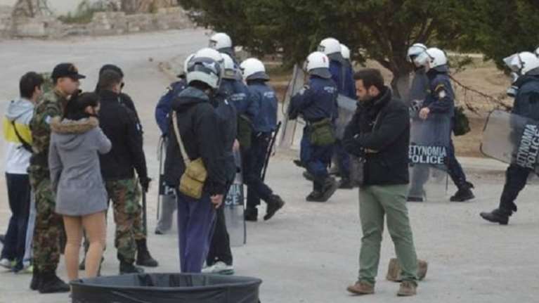 Χίος: Επίθεση ακροδεξιών σε πρόσφυγες, επεισόδια και συλλήψεις