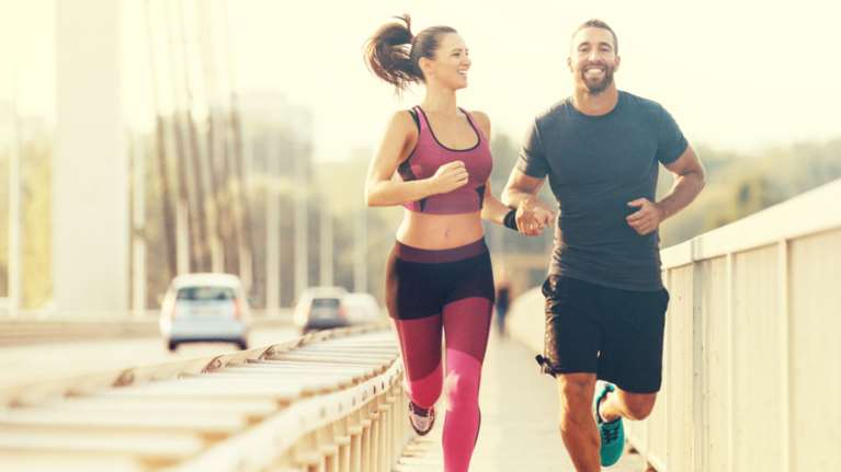 Κορονοϊός: Αυξημένος ο κίνδυνος σοβαρής νόσου για όσους περπατούν... αργά